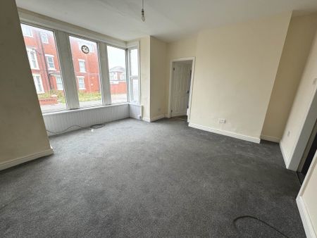 Warbreck Drive, Blackpool, FY2 9SX - Photo 2