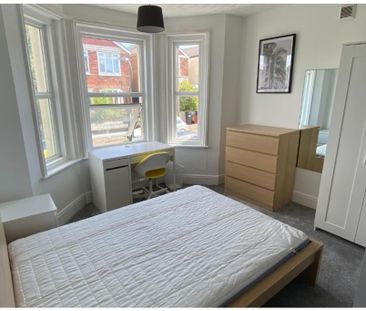 4 bedroom semi-detached house to rent - Photo 6
