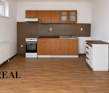 PRENAJATÝ • 2 IZBOVÝ BYT (57m²) J. BEŽU, SENICA - Photo 1