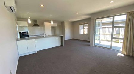 YALDHURST - THREE BEDROOMS, TWO BATHROOMS, DOUBLE GARAGE, FENCED - Photo 3