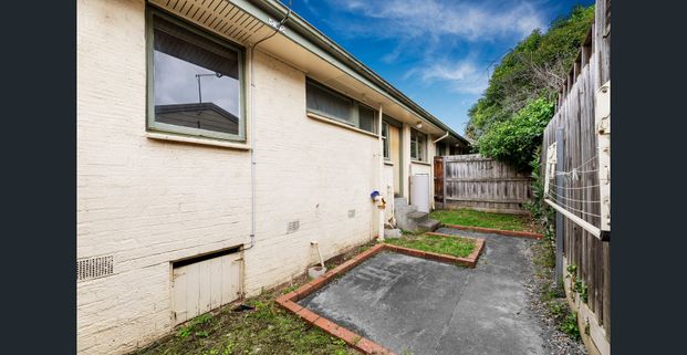 WELL LOCATED TWO BEDROOM UNIT! - Photo 1