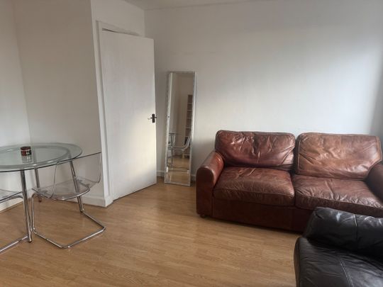 2 Bed Flat, Kielder Square, M5 - Photo 1