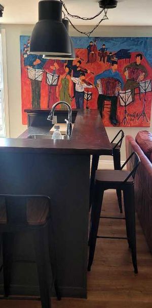 superbe Condo-loft 3 1/2 meublé et entièrement rénové à 5 minutes du métro joliette avec wifi, électtricité et chauffage inclus - Photo 1