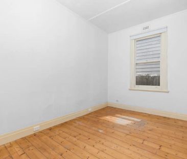 “Charming Home Perfect for Couples or Small Families” - Photo 3