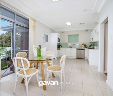 Three Bedroom Home with Swimming Pool - Photo 2