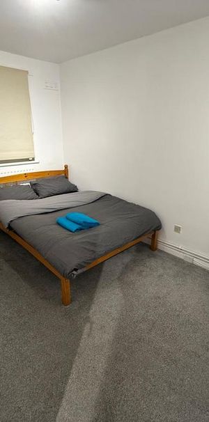 1 bedroom in a house share to rent - Photo 1