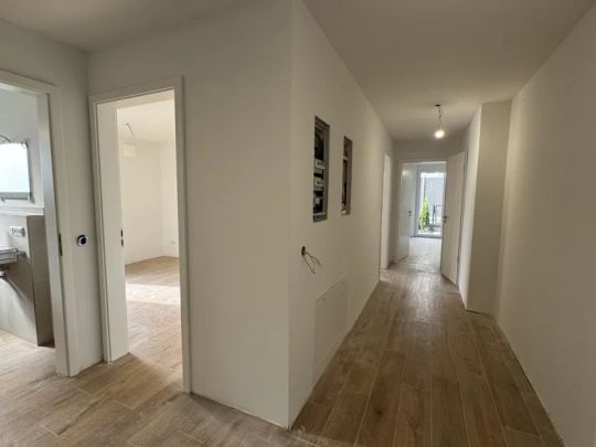 Neubau - ruhig gelegene Wohnung mit großem Garten und 3 Terrassen - Haustiere herzlich willkommen! - Foto 1