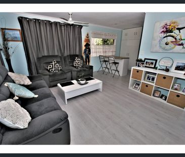 ISLAND LIVING AT ITS BEST - HOT PROPERTY! - Photo 1