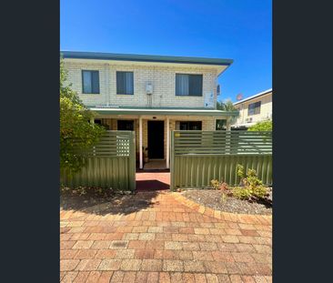 Contemporary Townhouse in the Heart of Bayswater - Photo 4