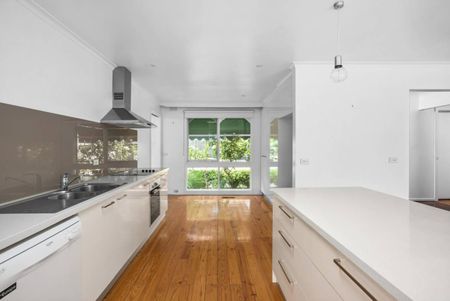 GREAT QUIET LOCATION | CLOSE TO SHOPS | LIGHT & BRIGHT - Photo 4