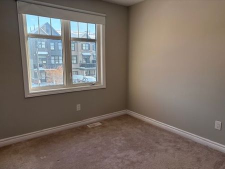 For Lease - 29 Fallengale Crescent, Kanata, Ontario - Photo 4