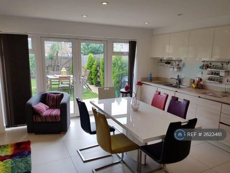 1 bedroom in a house share to rent - Photo 5