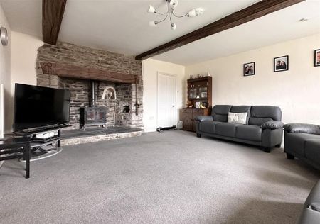 4 bedroom detached house to rent - Photo 2