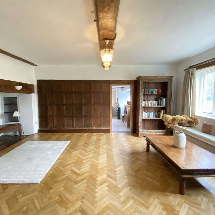 An exceptional family home set in a charming country location. - Photo 1