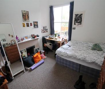 6 bedroom terraced house to rent - Photo 4