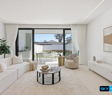CITY VIEWS. CURVED DESIGN. UNCOMPROMISING LUXURY. - Photo 3