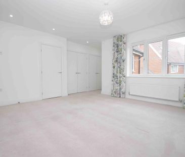 4 bedroom detached house to rent - Photo 3