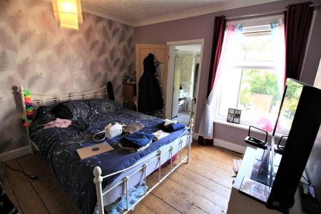 2 bedroom terraced house to rent - Photo 2