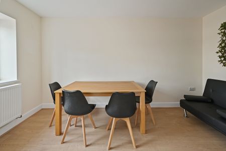 6 Bed Student Accommodation - Photo 5