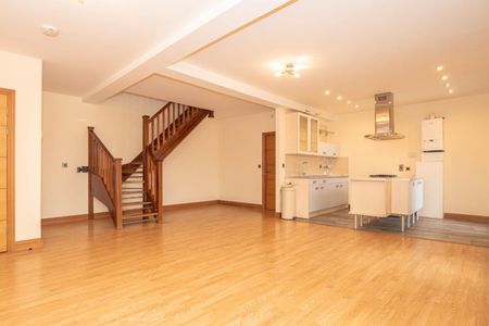 1 bedroom Flat To Let - Photo 2