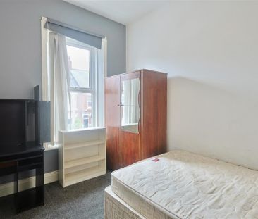 3 bedroom Student Flat to rent in Simonside Terrace, Heaton, Newcas... - Photo 5