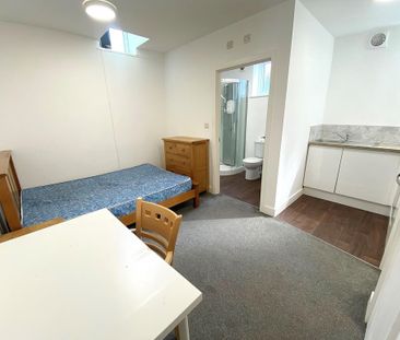 Studio to rent - Photo 3