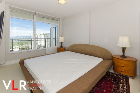 Condo in North Vancouver, BC - Photo 5