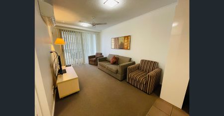 FURNISHED 2 BEDROOM EXECUTIVE STYLE APARTMENT LOCATED IN THE CENTRE OF TOWN! - Photo 2