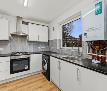 3 bedroom flat to rent - Photo 2