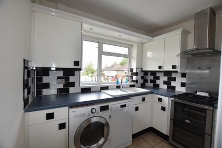 2 bedroom maisonette to rent - Photo 2