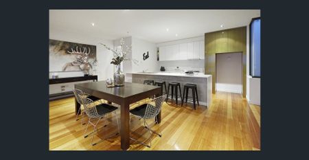 Contemporary, spacious and spectacular - Photo 2