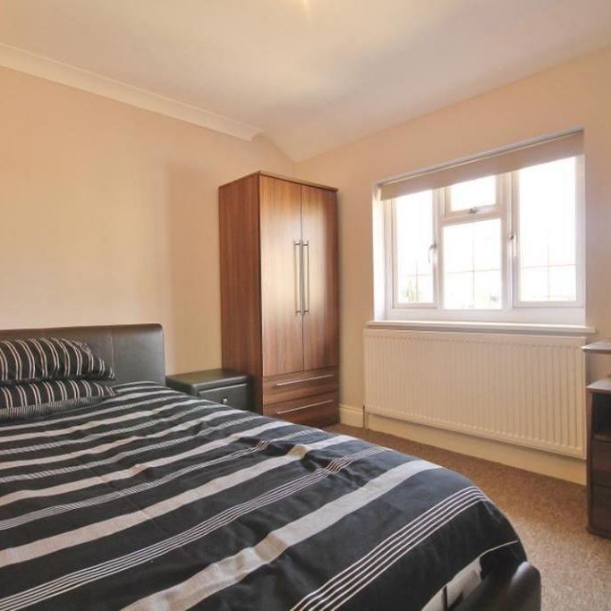 4 bedroom semi-detached house to rent - Photo 1