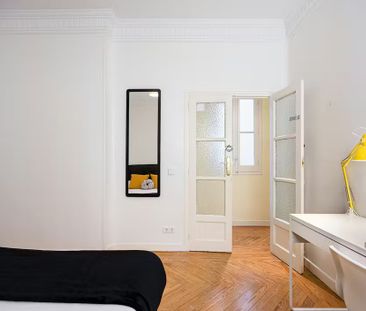 Calle de O'Donnell, Madrid, Community of Madrid 28009 - Photo 3