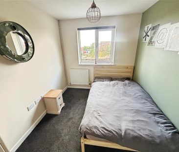 1 bedroom in a house share to rent - Photo 3