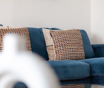 2 bedroom ground floor flat to rent - Photo 2