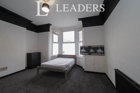 6 bedroom house to rent Larkdale Street, NG7 - Photo 4