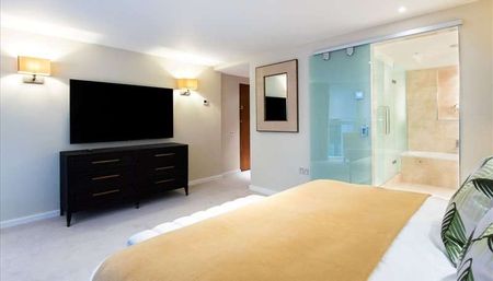 Penthouse apartment with three spacious bedrooms, within this modern building in the heart of Kensington. - Photo 5