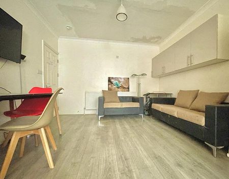 Room in a Shared House, Carlisle Avenue, W3 - Photo 4