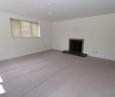 3 bedroom detached bungalow to rent - Photo 1