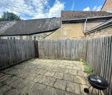 Terraced House to rent on - Photo 6