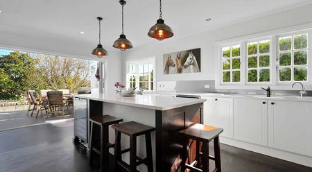 Elegant Remuera Character Home - Photo 2