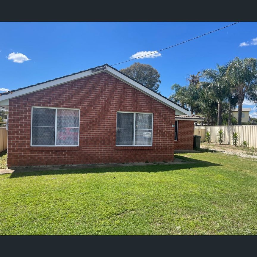 33 Edinburgh St, Tamworth, NSW 2340 - Photo 1