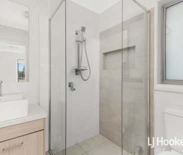 Beautiful 4 Bedroom Home in Great Location! - Photo 3