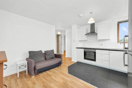 3 bedroom Flat To Let Total Size: 711 SQ FT - Photo 2