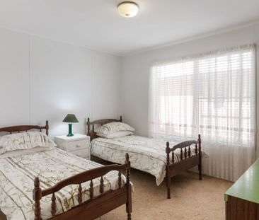 Multiple Living/Entertaining Areas | 1012sqm block - Photo 4