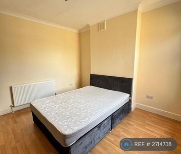 1 bedroom in a flat share to rent - Photo 5