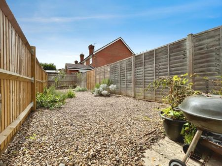 2 bedroom terraced house to rent - Photo 5