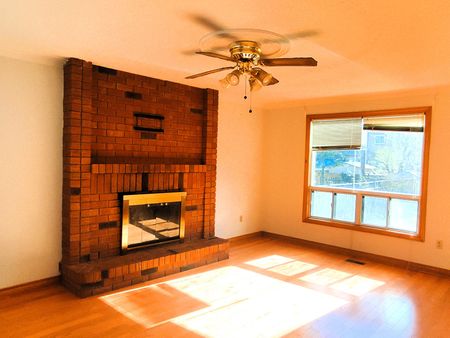 For Lease - 176 Conlins Road Unit# Main, Toronto, Ontario - Photo 2