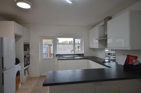 1 bedroom duplex to rent - Photo 3