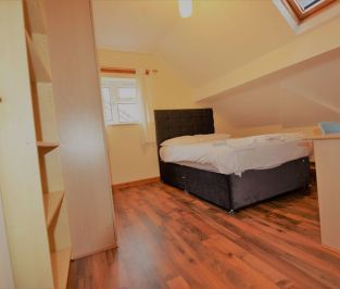 6 bedroom Flat in Otley Road, Leeds - Photo 2